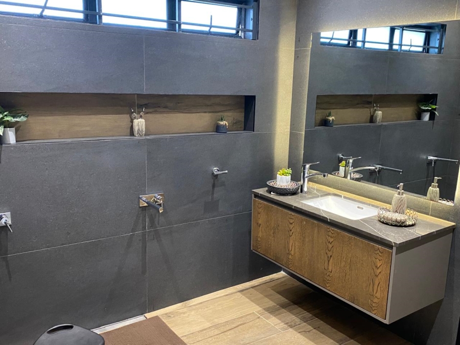 4 Bedroom Property for Sale in Rondebosch East Western Cape